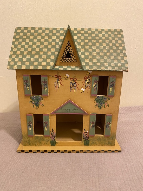 MILLS RIVER INDUSTRIES INC. 1998 Other - MILLS RIVER Industries 1998 Hand -Crafted  Miniature Wood House  - Yellow & Sage